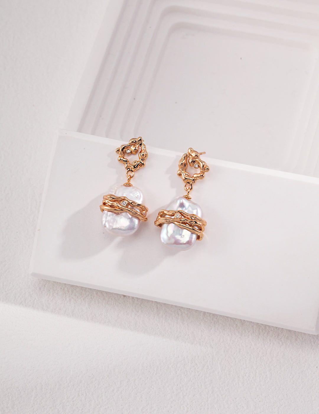 Coralie earrings with natural pearls