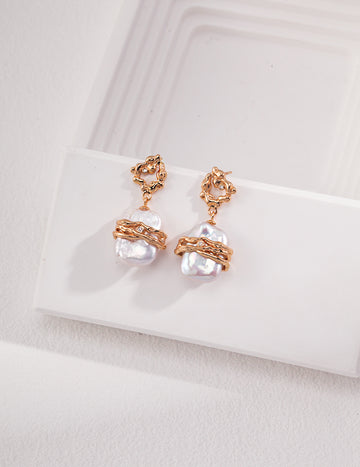 Coralie earrings with natural pearls